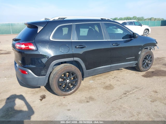 1C4PJMCB2HW511427 Jeep Cherokee Latitude 4x4