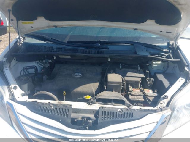 5TDKK3DC0FS561961 Toyota Sienna Le 8 Passenger