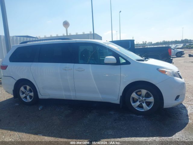 5TDKK3DC0FS561961 Toyota Sienna Le 8 Passenger