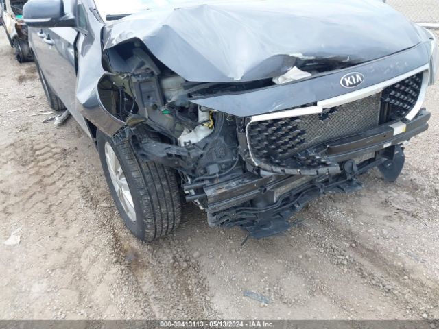 KNDMB5C11J6390263 KIA SEDONA LX