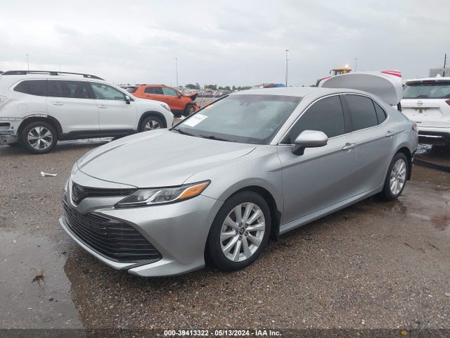Toyota CAMRY LE 2018 4T1B11HK0JU080729 Image 2