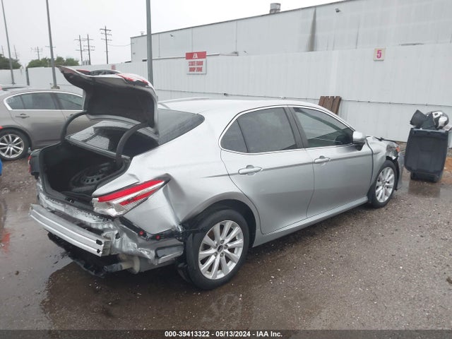 Toyota CAMRY LE 2018 4T1B11HK0JU080729 Image 4