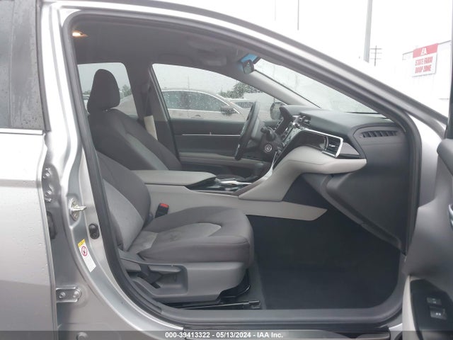 Toyota CAMRY LE 2018 4T1B11HK0JU080729 Image 5