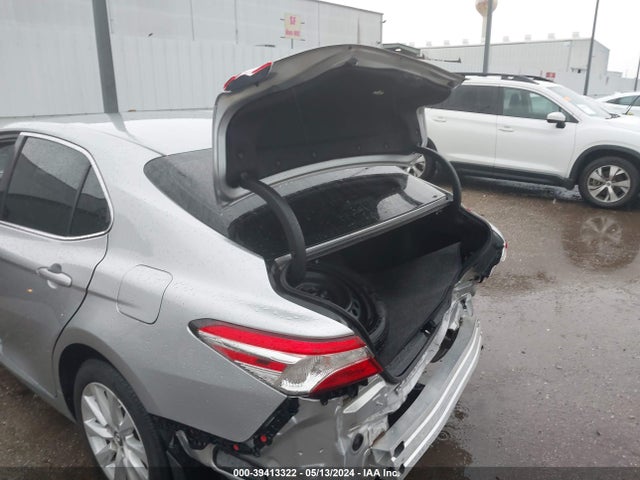 Toyota CAMRY LE 2018 4T1B11HK0JU080729 Image 6