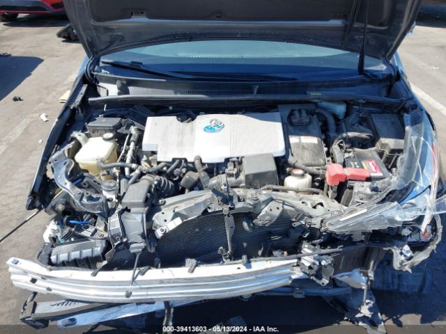 JTDKARFUXG3010984 Toyota Prius Three Touring