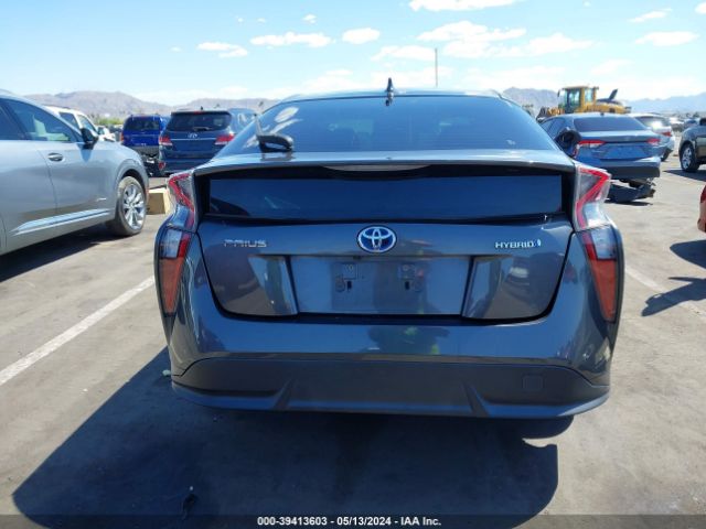 JTDKARFUXG3010984 Toyota Prius Three Touring