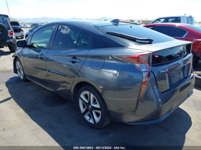 JTDKARFUXG3010984 Toyota Prius Three Touring