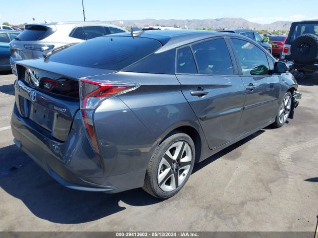 JTDKARFUXG3010984 Toyota Prius Three Touring