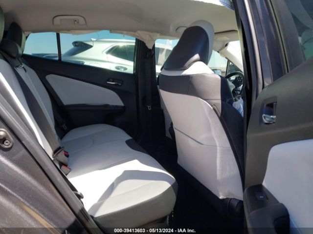 JTDKARFUXG3010984 Toyota Prius Three Touring