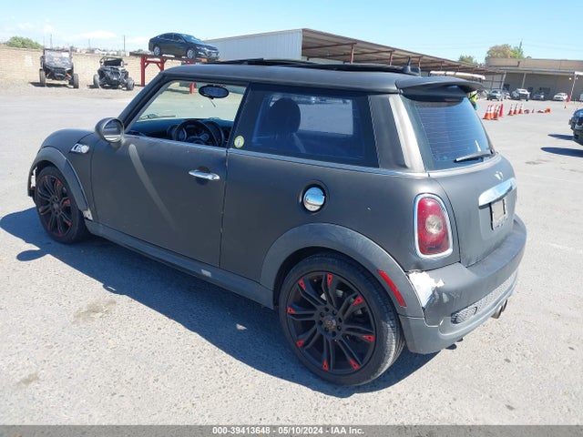 2007 MINI COOPER S WMWMF73577TT80718 Photo 2