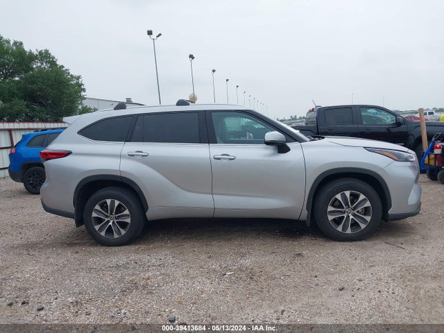 Toyota Highlander Xle 2022 5TDGZRBH7NS216220 Image 13