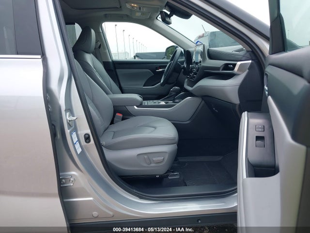 Toyota Highlander Xle 2022 5TDGZRBH7NS216220 Image 5