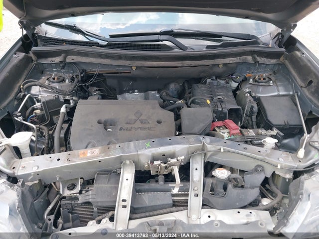 JA4AD3A30JJ003831 Mitsubishi Outlander Se