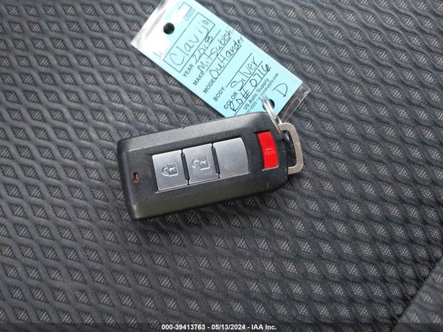 JA4AD3A30JJ003831 Mitsubishi Outlander Se