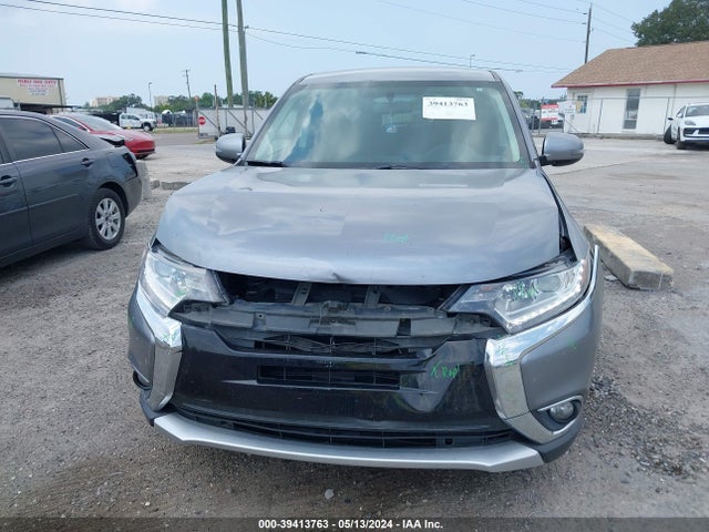 JA4AD3A30JJ003831 Mitsubishi Outlander Se