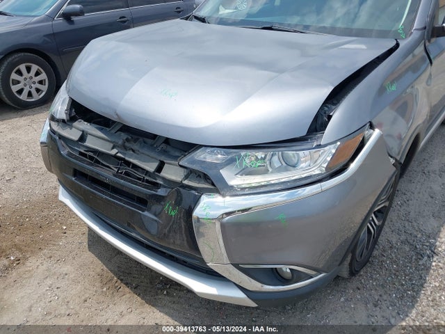 JA4AD3A30JJ003831 Mitsubishi Outlander Se