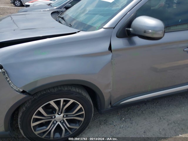 JA4AD3A30JJ003831 Mitsubishi Outlander Se