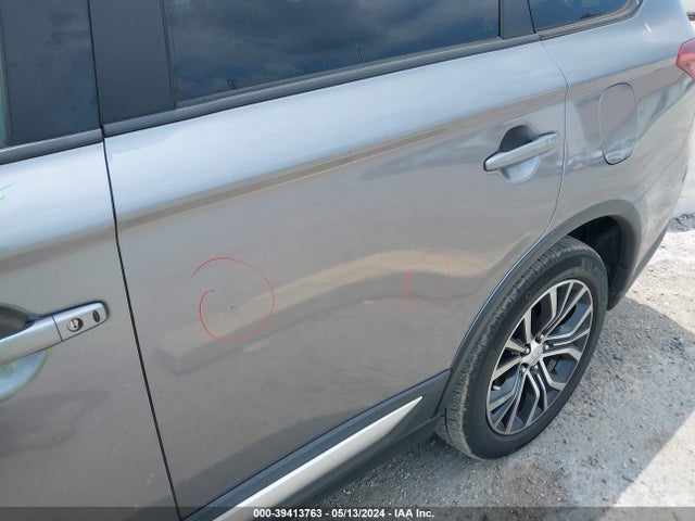 JA4AD3A30JJ003831 Mitsubishi Outlander Se