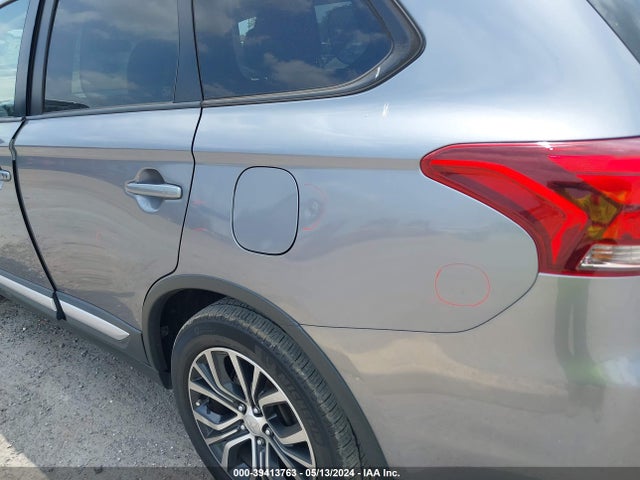 JA4AD3A30JJ003831 Mitsubishi Outlander Se