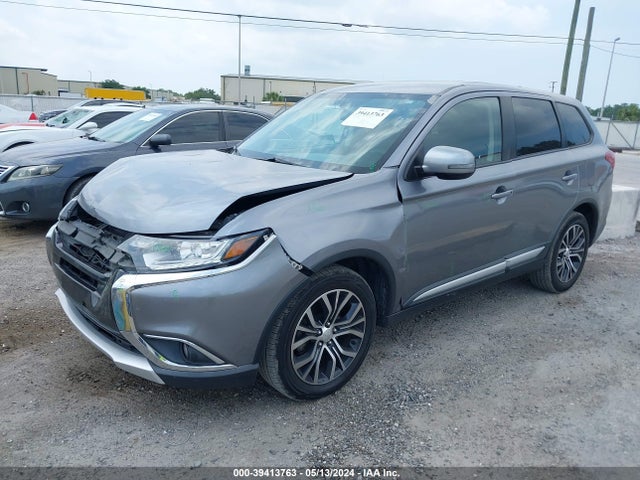 JA4AD3A30JJ003831 Mitsubishi Outlander Se