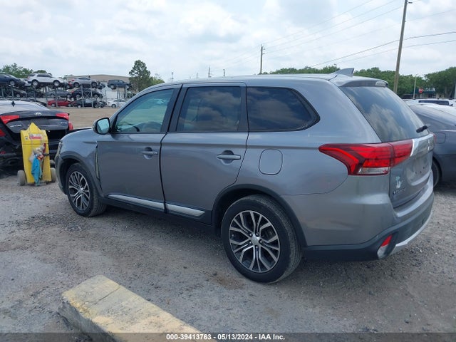 JA4AD3A30JJ003831 Mitsubishi Outlander Se