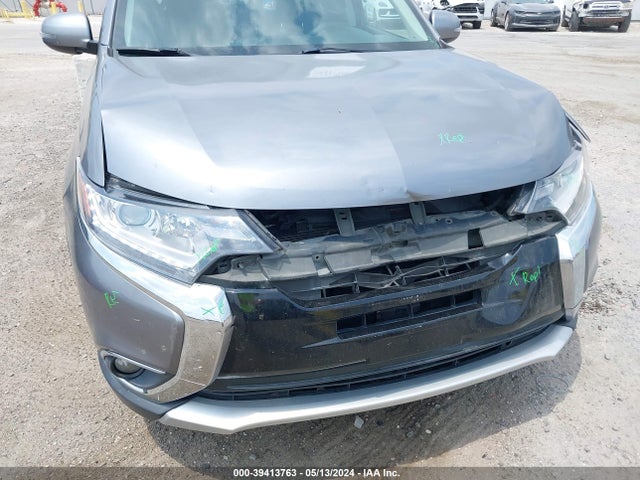 JA4AD3A30JJ003831 Mitsubishi Outlander Se