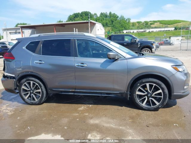 JN8AT2MVXJW327831 Nissan Rogue Sl