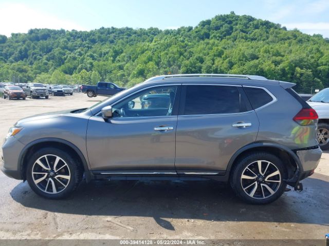 JN8AT2MVXJW327831 Nissan Rogue Sl