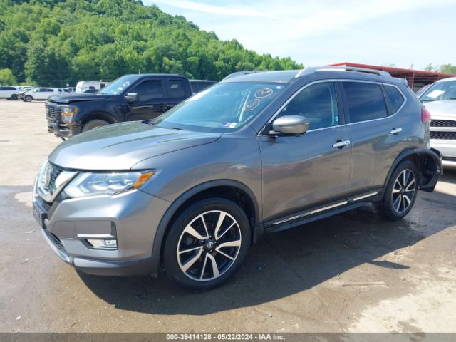 JN8AT2MVXJW327831 Nissan Rogue Sl