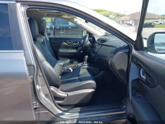 JN8AT2MVXJW327831 Nissan Rogue Sl