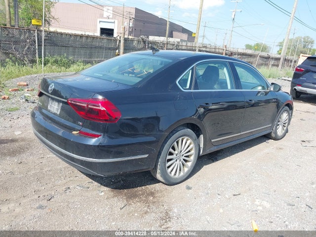 1VWBT7A33HC086042 Volkswagen Passat 1.8t Se