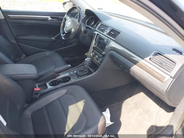 1VWBT7A33HC086042 Volkswagen Passat 1.8t Se