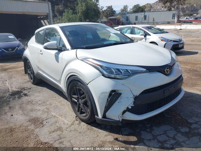 Toyota C-HR LE 2021 JTNKHMBX6M1101185 main image