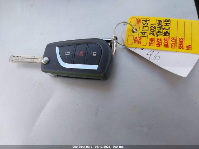 Toyota C-HR LE 2021 JTNKHMBX6M1101185 Image 11