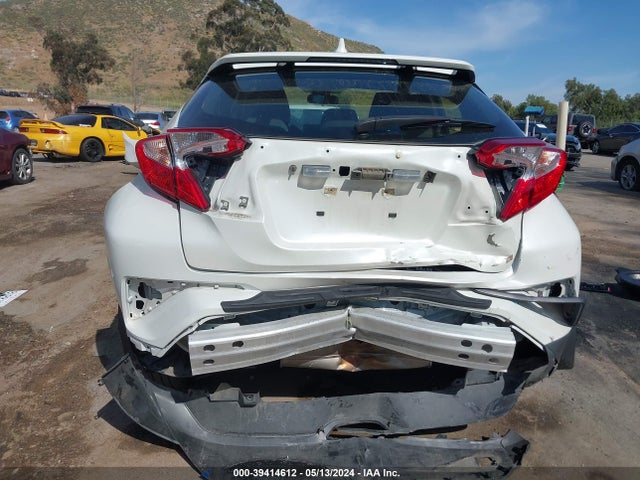 Toyota C-HR LE 2021 JTNKHMBX6M1101185 Image 17