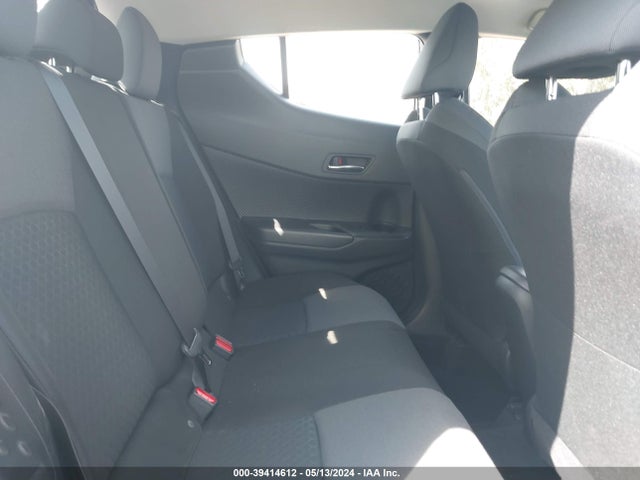 Toyota C-HR LE 2021 JTNKHMBX6M1101185 Image 8