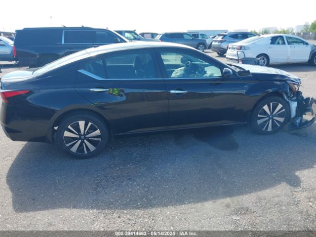 1N4BL4DWXNN305527 Nissan Altima Sv Intelligent Awd