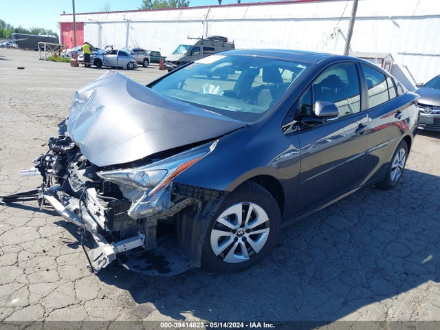 Toyota Prius Three 2018 JTDKARFU3J3545744 Image 2
