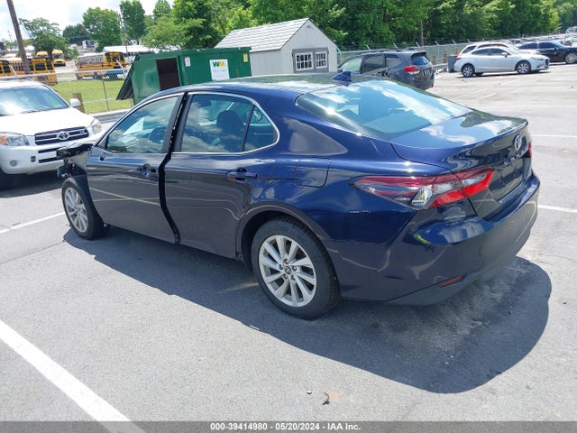Toyota CAMRY LE 2022 4T1C11AK0NU627728 Image 3