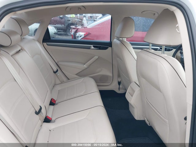 1VWDT7A3XHC073541 Volkswagen Passat 1.8t R-line