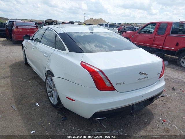 2016 JAGUAR XJ SAJWA2G71G8W00707 Photo 2