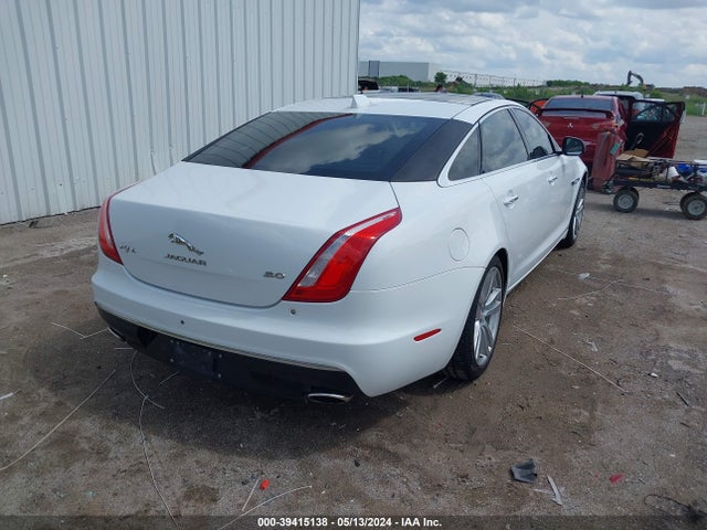 2016 JAGUAR XJ SAJWA2G71G8W00707 Photo 3