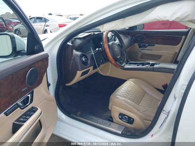 2016 JAGUAR XJ SAJWA2G71G8W00707 Photo 4