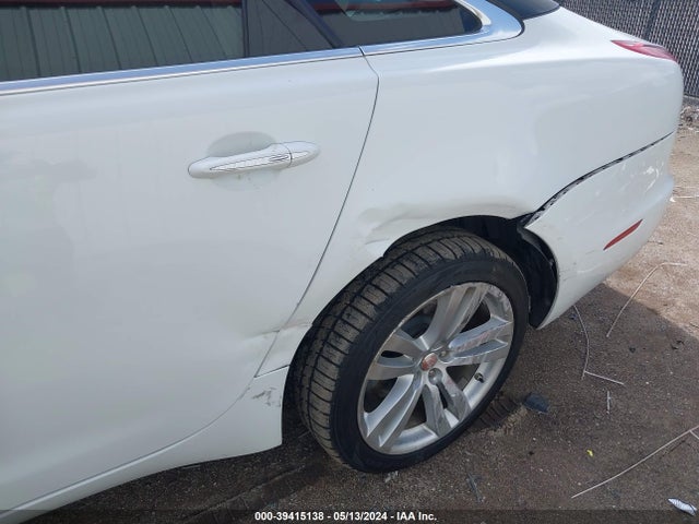 2016 JAGUAR XJ SAJWA2G71G8W00707 Photo 5