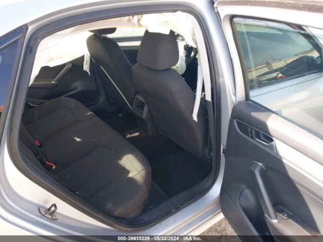 1VWAS7A3XGC040396 Volkswagen Passat 1.8t S