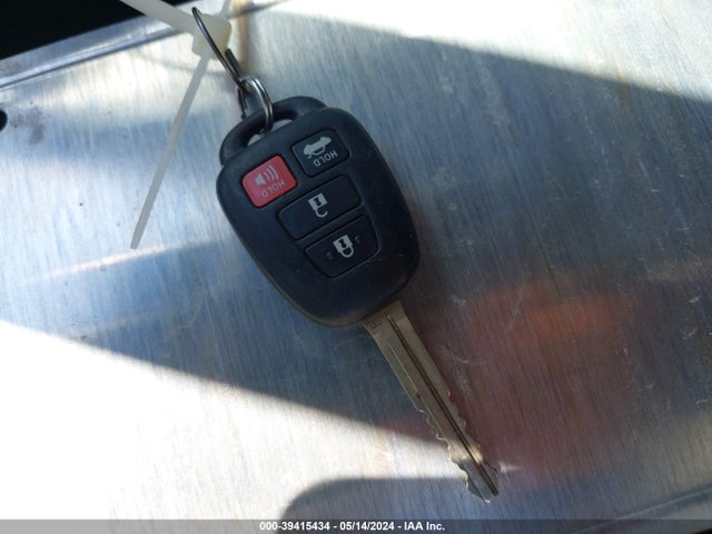 Toyota COROLLA LE 2018 5YFBURHE2JP798607 Image 11