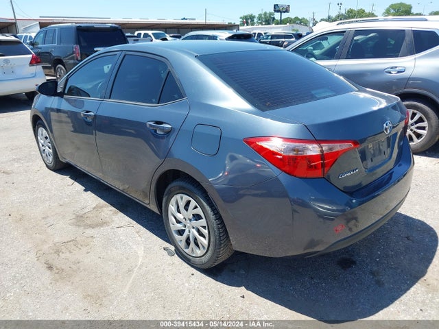 Toyota COROLLA LE 2018 5YFBURHE2JP798607 Image 3