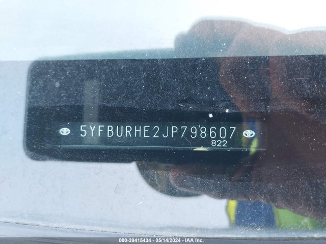 Toyota COROLLA LE 2018 5YFBURHE2JP798607 Image 9