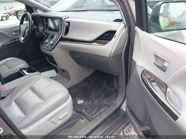 Toyota Sienna Xle 8 Passenger 2017 5TDYZ3DC5HS836765 Image 5