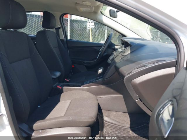 1FADP3K27JL207181 Ford FOCUS SE